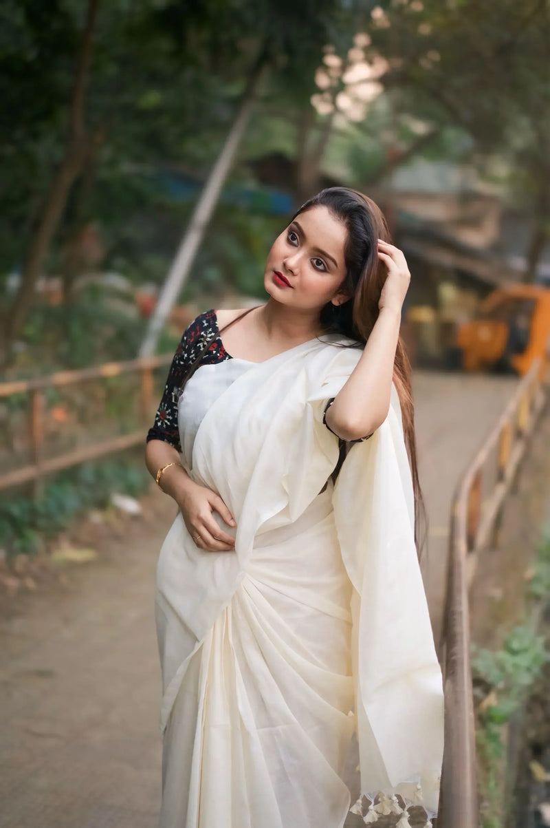 Sky White handloom cotton saree with printed blouse - Cotton Dori