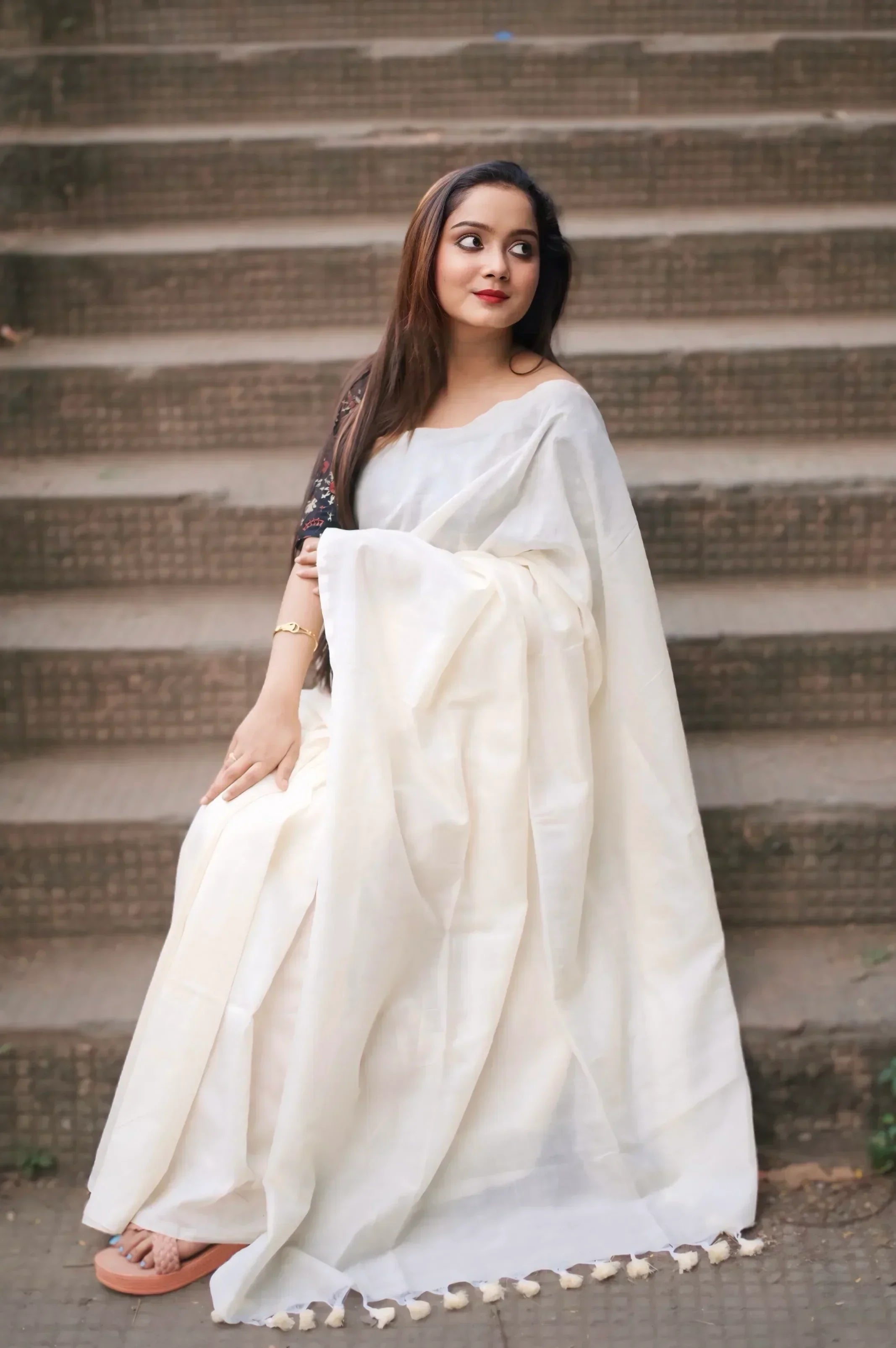 Sky White handloom cotton saree with printed blouse - Cotton Dori