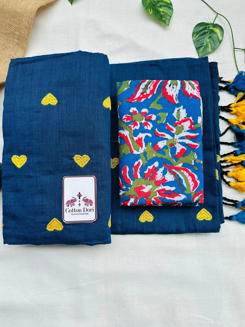 Space blue cotton handloom saree with flower printed blouse - Cotton Dori