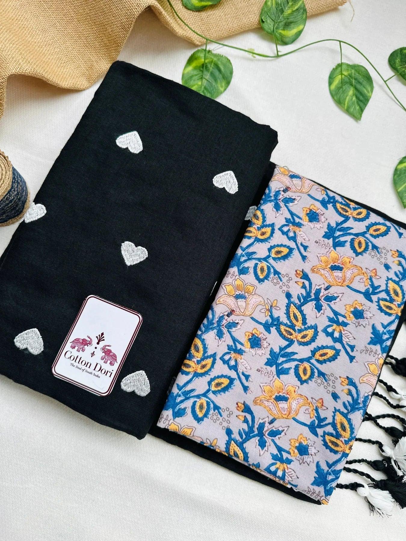True black cotton handloom saree with grey flower printed blouse - Cotton Dori