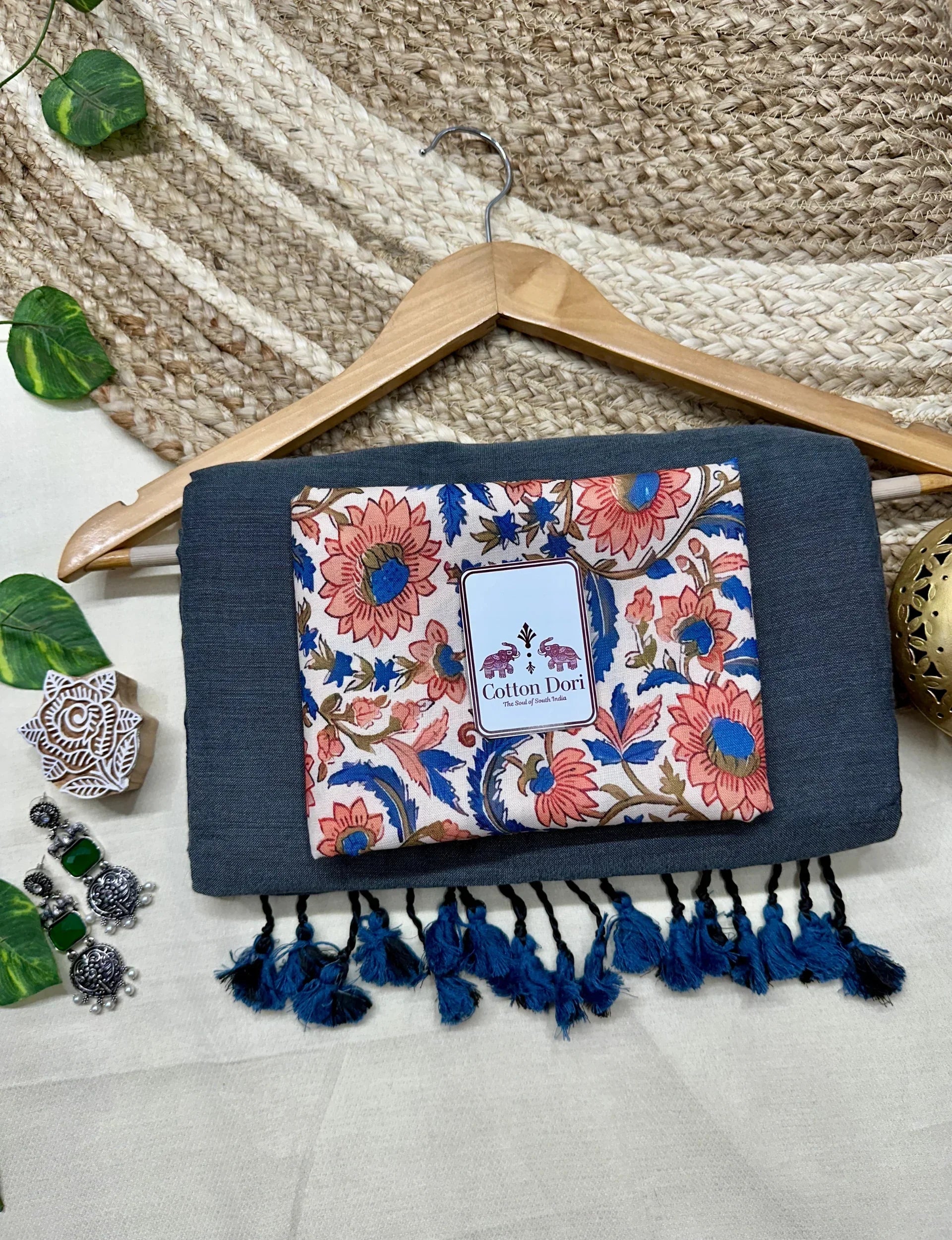 Pure cotton handloom grey saree with flower printed blouse - Cotton Dori