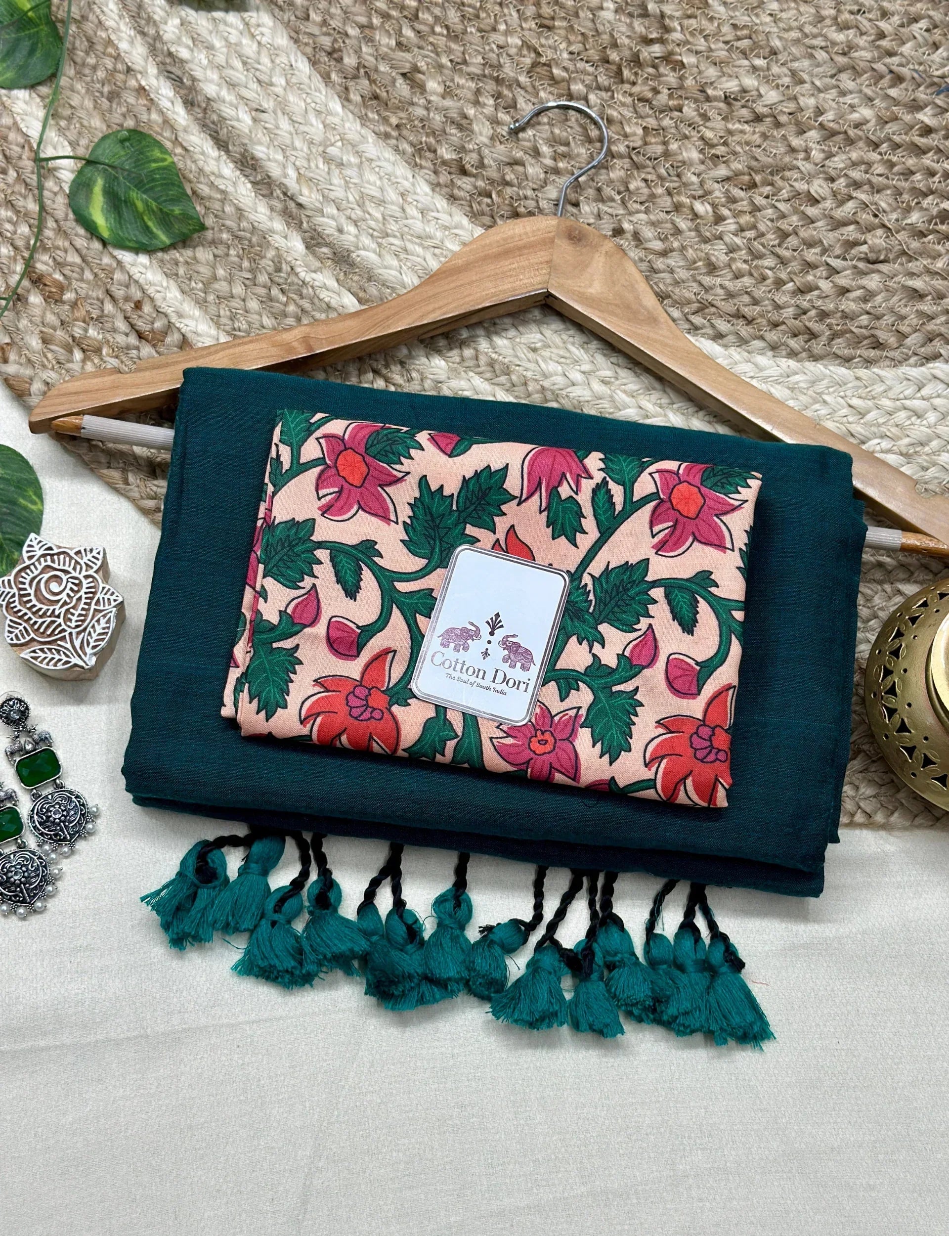 Rama green cotton handloom saree with flower printed blouse - Cotton Dori