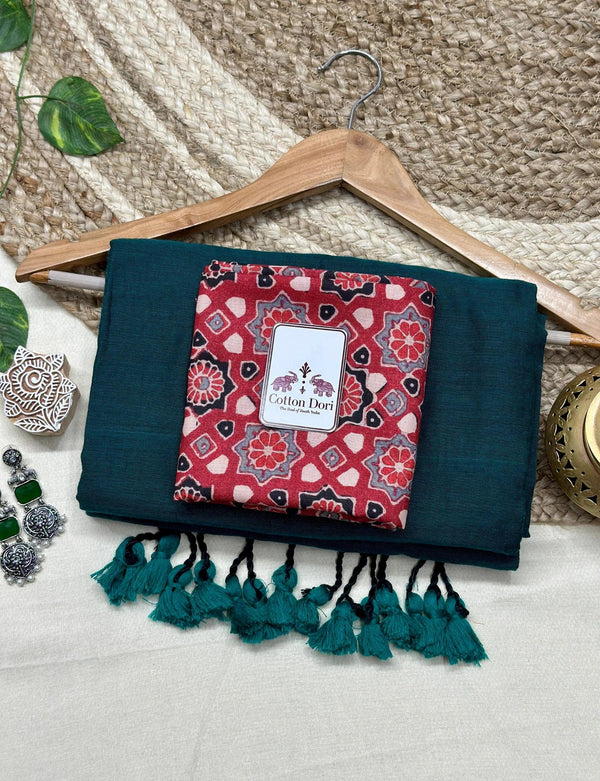 Deep rama green saree with red printed blouse - Cotton Dori