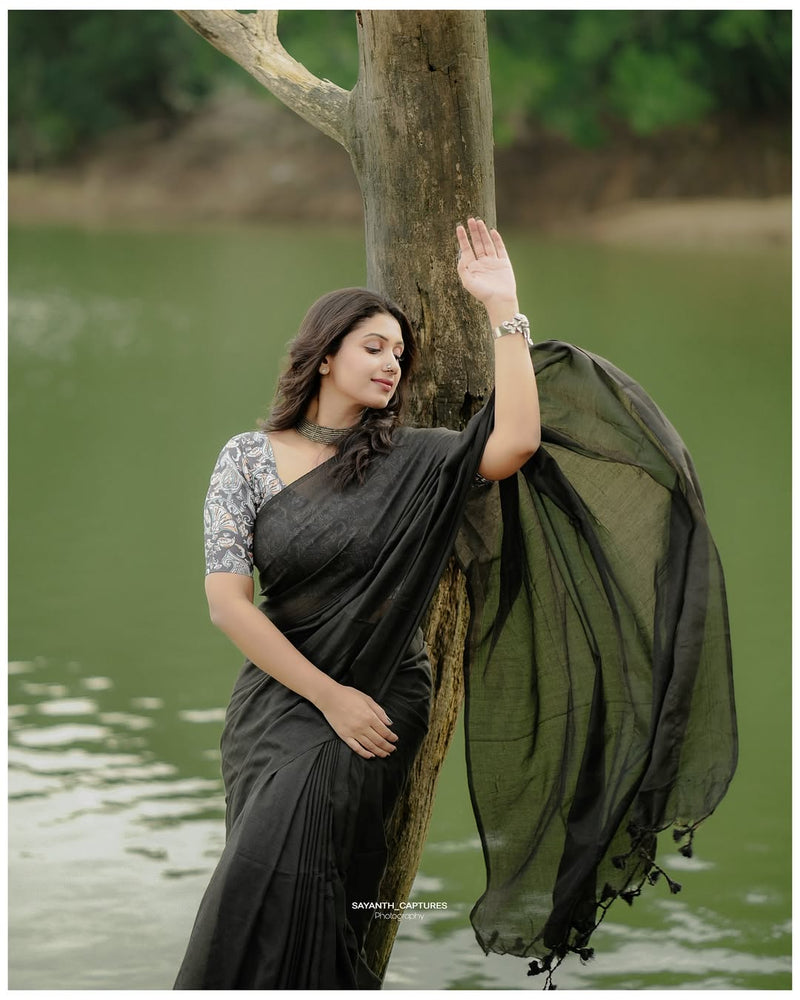 Pure Cotton Black Handloom Saree With Beautiful Printed Blouse