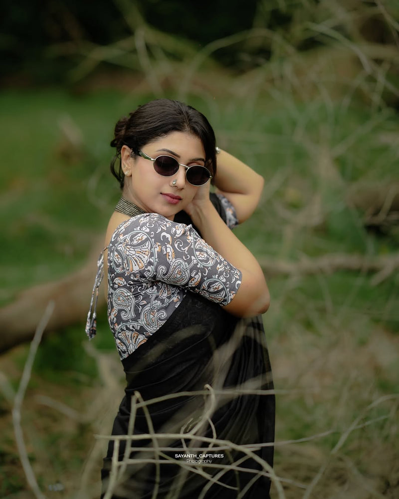 Pure Cotton Black Handloom Saree With Beautiful Printed Blouse